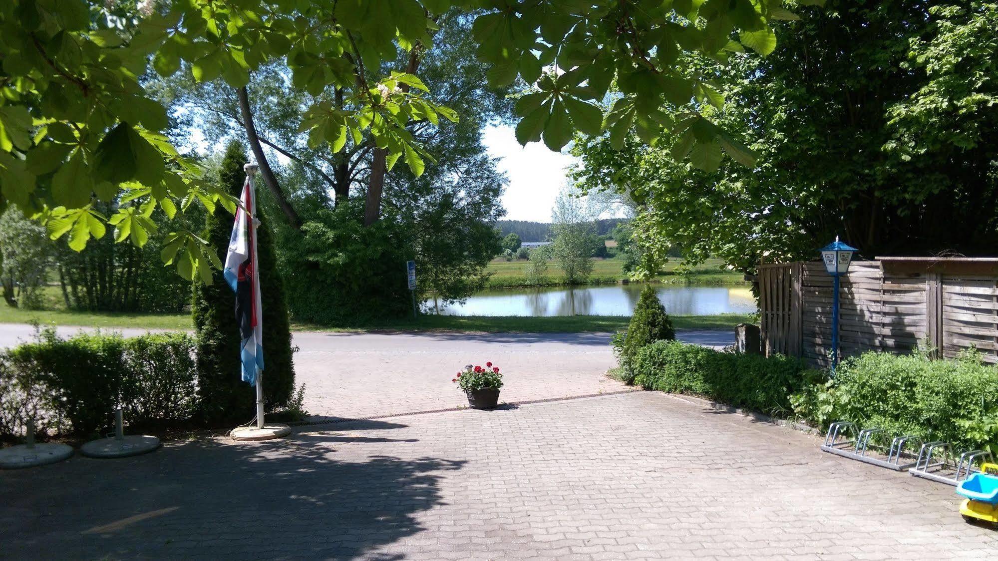 Gasthaus Pension Rezatgrund Windsbach Exterior foto